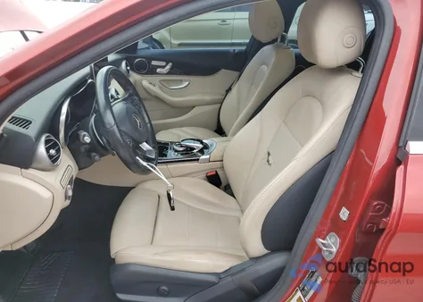 2016 Mercedes-Benz C 300 z USA, uszkodzony, nr VIN 55SWF4JB8GU177504